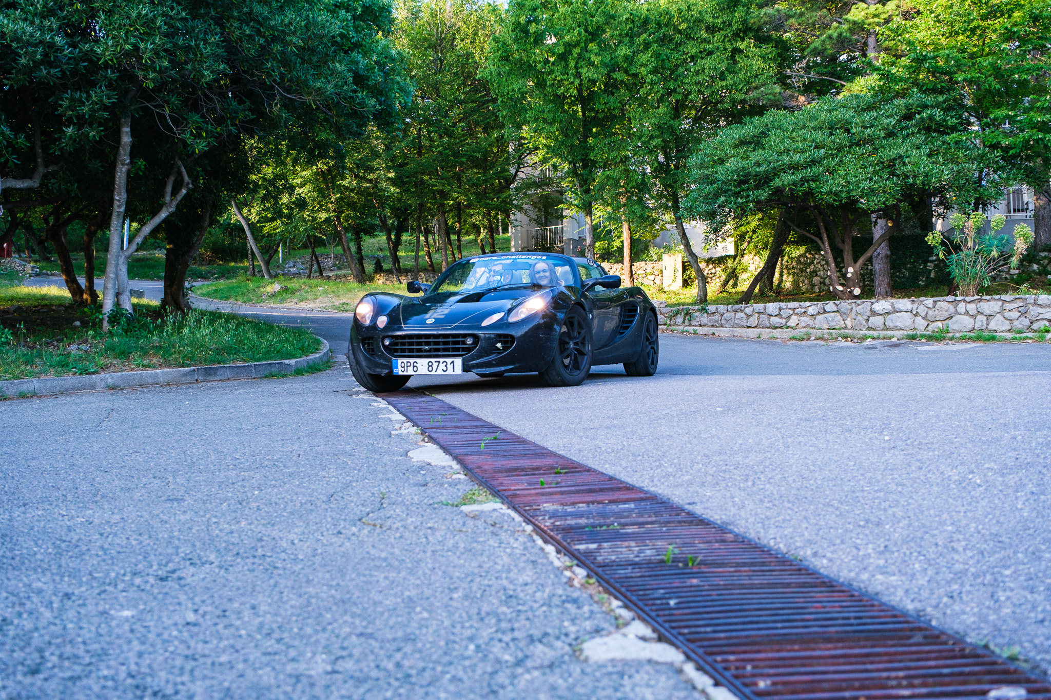 Lotus Elise na chorvatské silnici Croatia Challenge