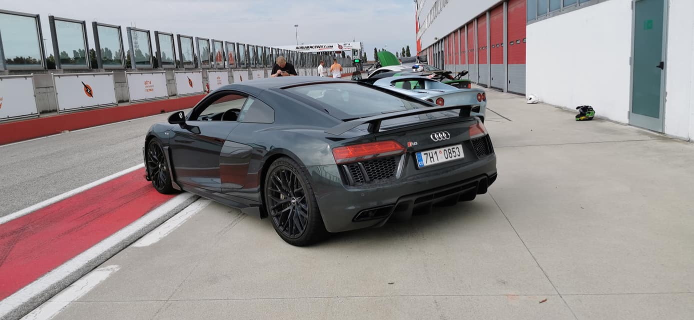 Audi R8 v boxech Adria Raceway